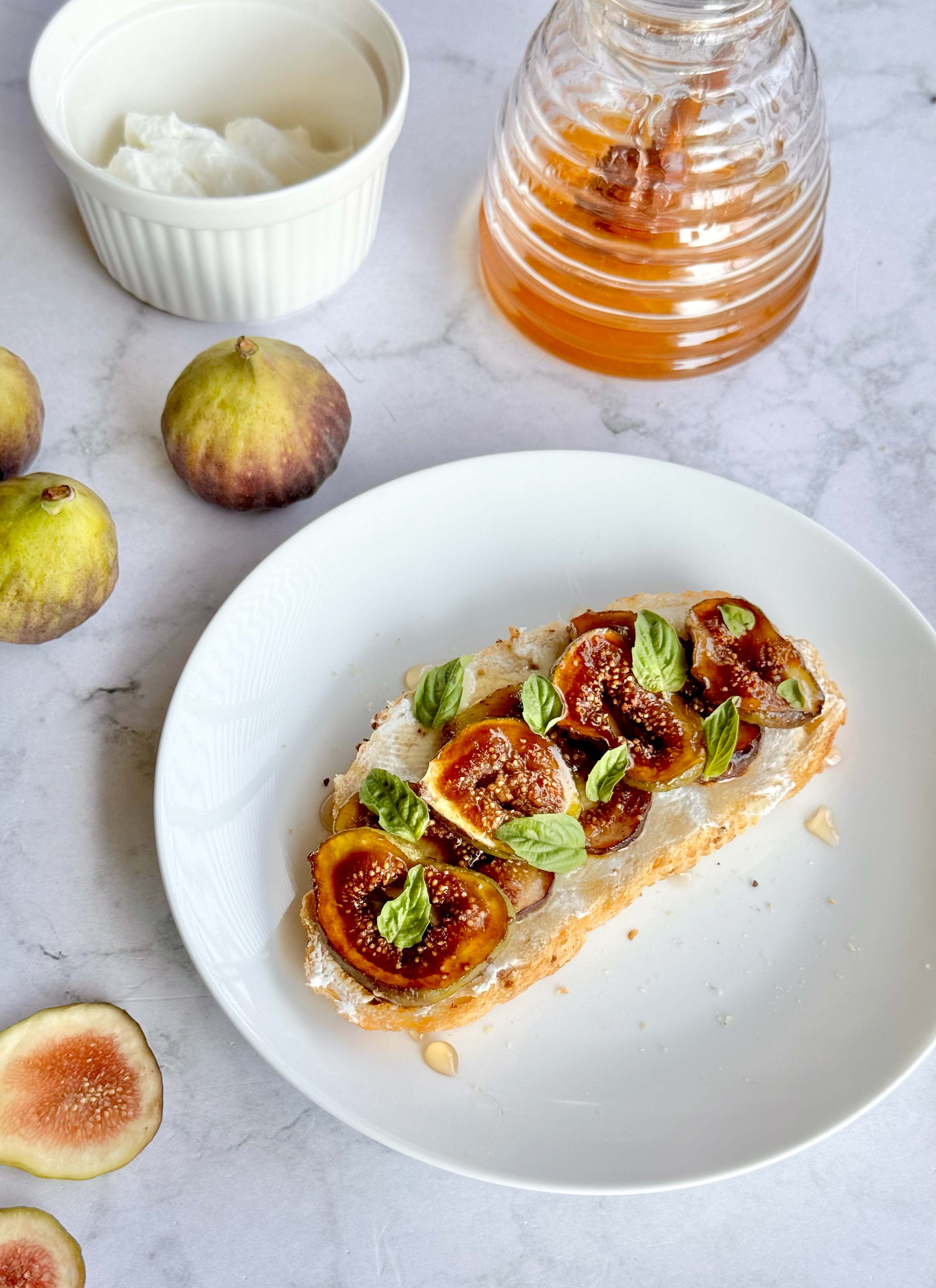 Toast de higo caramelizado